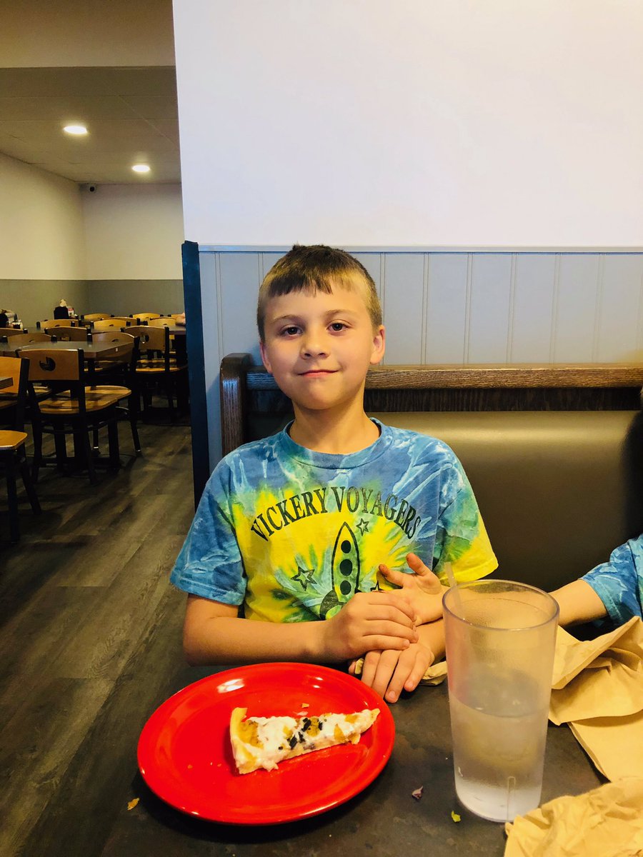 BPatelski's tweet photo. Eating @PizzaInn_Inc for the @VickeryES fundraiser!   #IloveVickery https://t.co/OpKUbABBLn