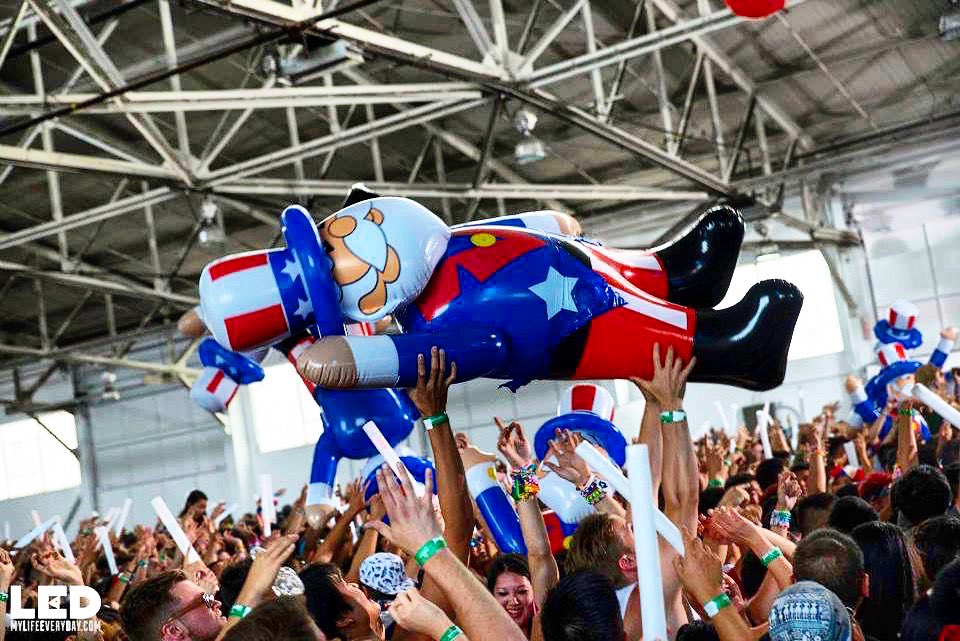 myLEDUSA's tweet photo. Only ✌️more months to party for ✌️Days at ✌️Stages with #LEDUncleSam at Petco Park! Time flies and so do #MYLEDUSA🇺🇸 tickets. Don’t wait until last minute - grab yours before it’s too late 👉🇺🇸 https://t.co/REC0Gh6j8G https://t.co/4l7mcCCMHb