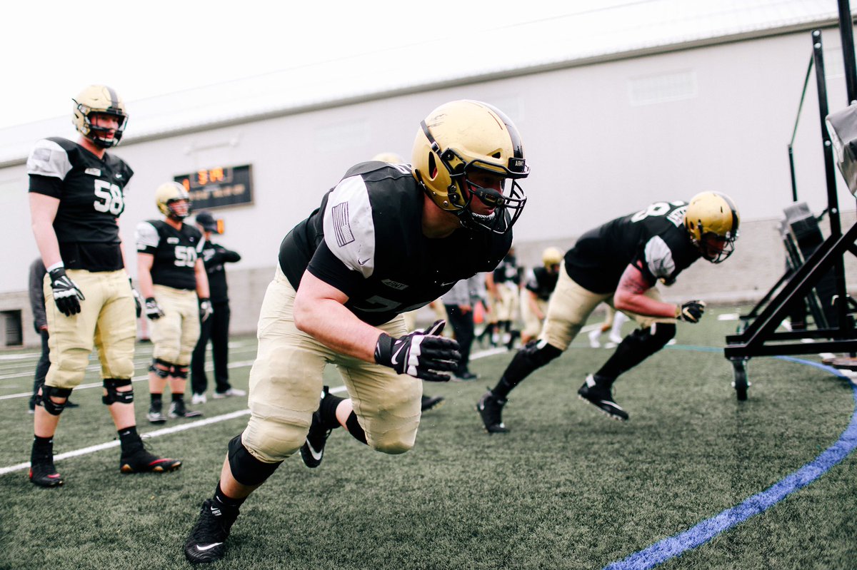 ArmyWP_Football's tweet photo. Starting the week off right. 

#GoArmy https://t.co/5RUAdiat01