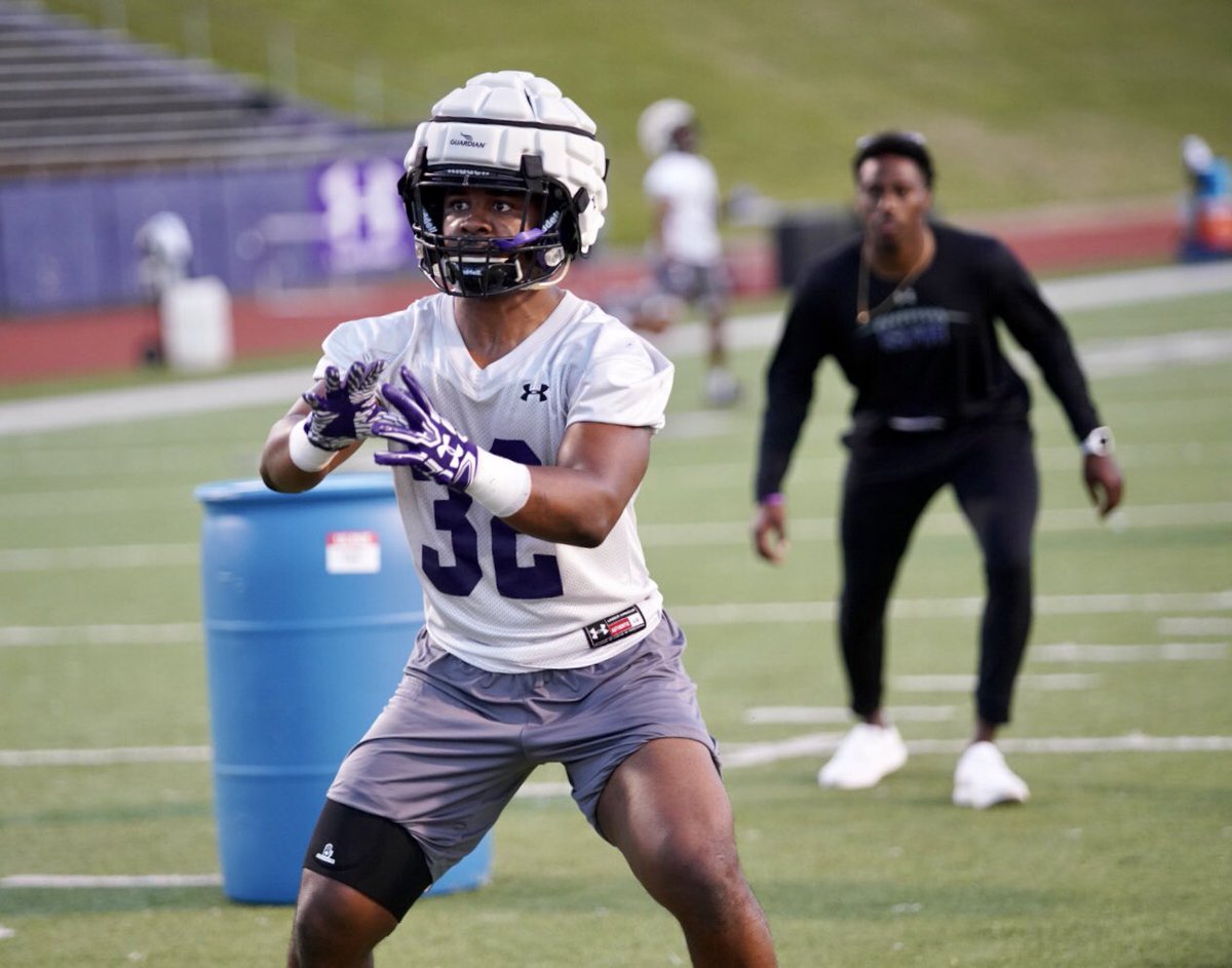 SFA_Football's tweet photo. We’re back! 🏈

 #AxeEm #BelieveInTheVision https://t.co/lbjWgQOOIw