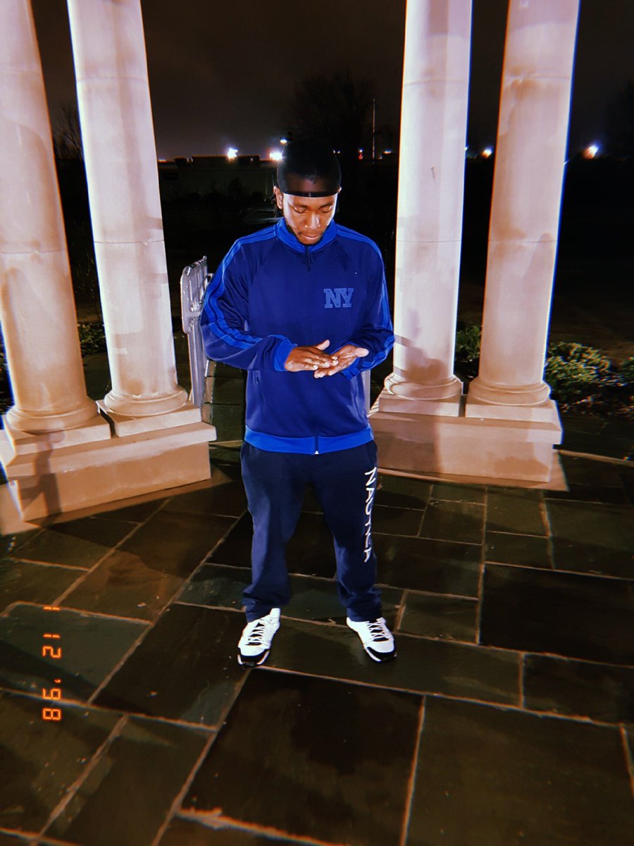 CobyJanathan's tweet image. I’m huslte 💸💸and eat off my on plate 💯