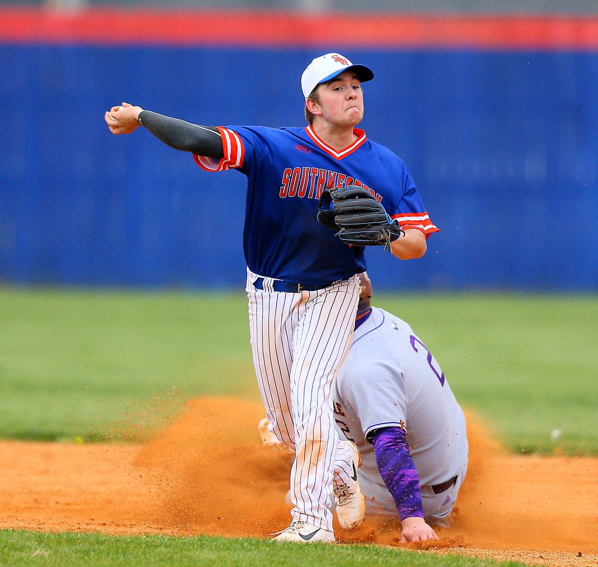 CLowndesphoto's tweet photo. Warriors pull out a nail biter defeating Campbellsville 3-2 @SWHSBaseballKY https://t.co/5OIPy3QzKf