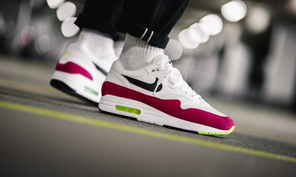 nike air max 1 pink volt