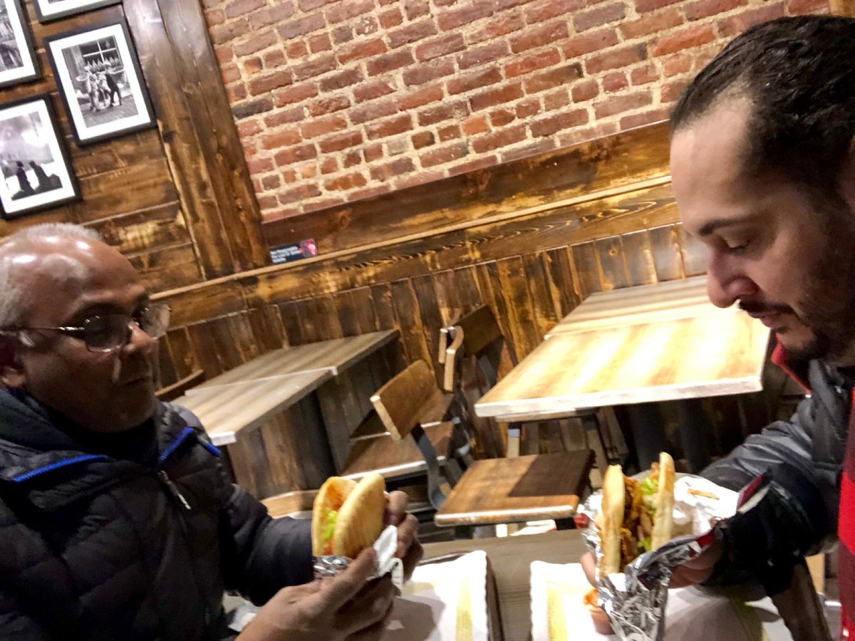 LatinLefty's tweet image. Chicken Gyro on a Turkish Pide with pistachio pudding for desert. YUM! (@ Empire Gyro in New York, NY) swarmapp.com/c/aRU044y7Tnt