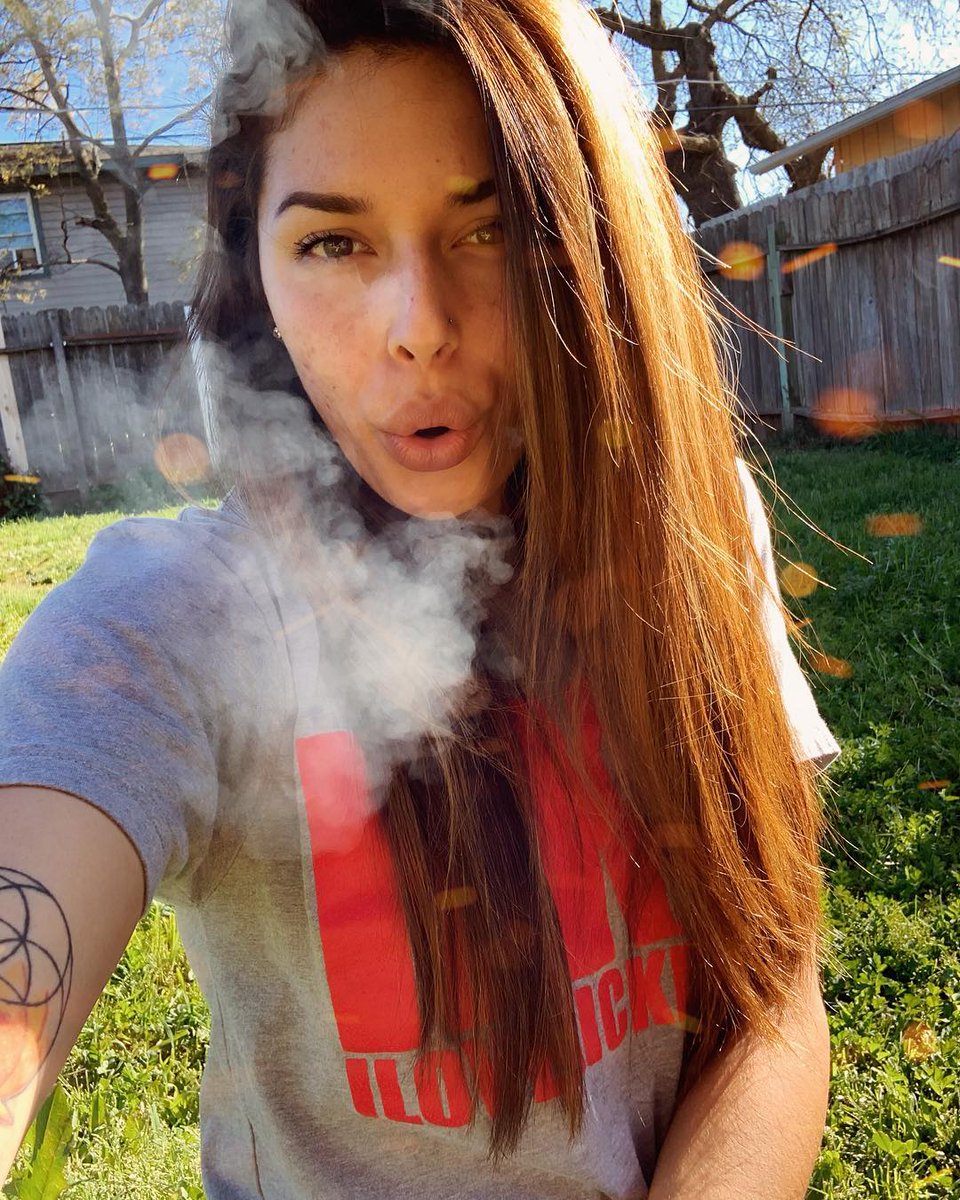 Free your mind one puff at a time~ 💞

Follow <a href="/weeporofficial/">Weepor</a> to get updates.
.
.
#weepor #click #vapepen #stonergirl #420 #stoner #cbd #cbdvape #mmj #maryjane
#cloudchaser #420girls #hightimes #w420 #weedlover #420k #ganjagirls #mmjgirls