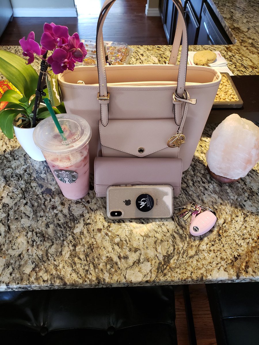 StonkTrafficker's tweet photo. When your girl is all about the pink this spring.  Happy birthday #Smexi https://t.co/jAIU4sGSTX