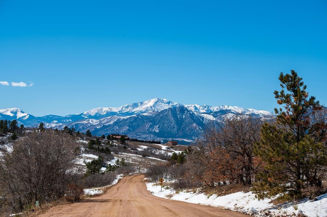 drivepikespeak's tweet image. “You are not in the mountains. The mountains are in you.”  -John Muir
📷 @bearaugustphotography
#mountains #pikespeak #inyou