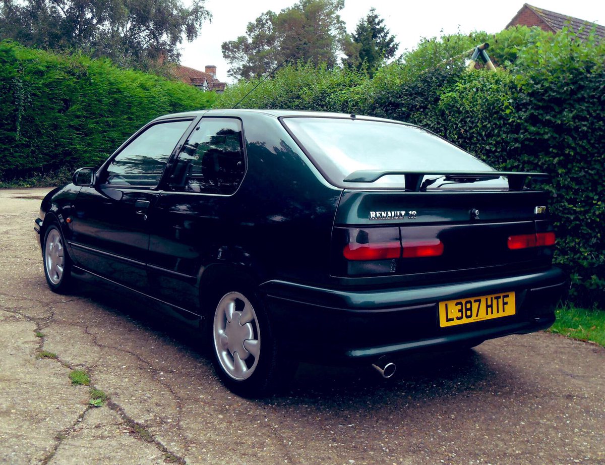 heragu2002's tweet photo. @GpHistorico No, son similares, el Mégane Cabrio eran parecidas, pero no estas ! Éstas son exclusivamente de la línea tope de Gama #R19 16V/16S/Cabrio y #Clio1 Fase 2 16V/16S ☝️😊 https://t.co/ptXQpoRArC
