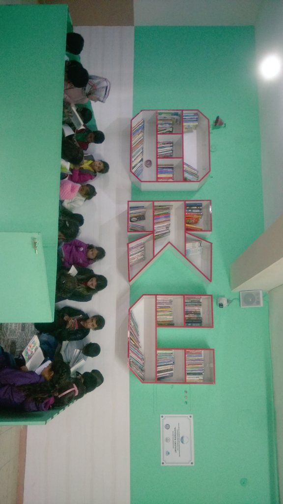 Bu ay en çok Kitap okuyan öğrencilerimize hediyelerini takdim ettik.