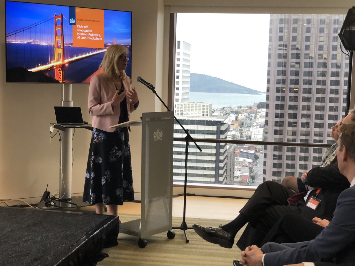 SigridKaag's tweet photo. Innovatiemissie #SiliconValley begonnen met ochtend vol pitches van veelbelovende startups. Volop kansen voor Nederlandse ondernemers in #AI, robotica en #blockchain. https://t.co/3gjOhjRBZQ