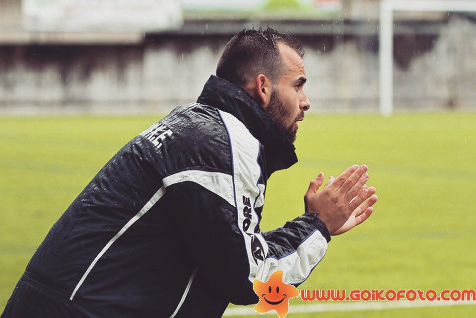 aner_aldave's tweet photo. Si usted quiere que todos estén contentos, no sea un líder, venda helados. 
#football #futbol #photooftheday #coach https://t.co/D9fqWxu4Q5