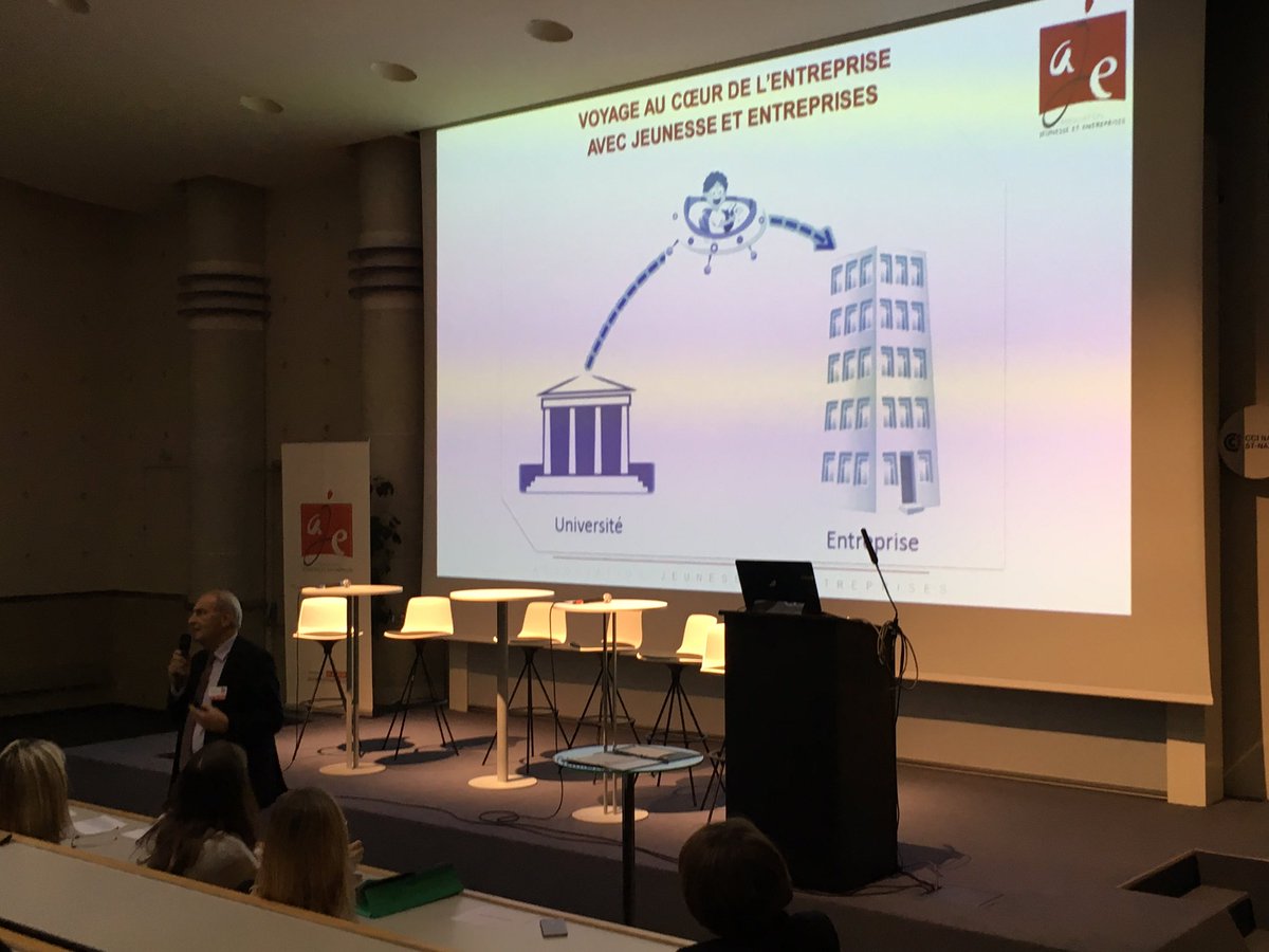 helene_legoff's tweet photo. Fière d’être partenaire @mabanque_bnpp de cette 1ère soirée Escale de l’AJE44. Des témoignages éclairants de chefs d’entreprises partagés avec 200 étudiants d’Audencia Nantes ! #connexion 🤝 #entrepreneuriat #ancragelocal #engagement @liselaure https://t.co/03dqn3lYRC