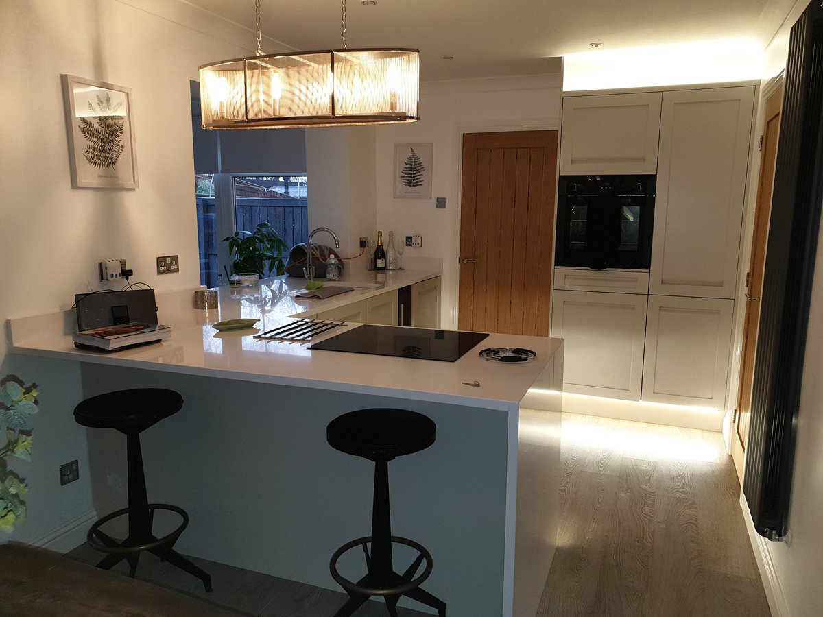paulfos88's tweet photo. Kitchen fit from a year ago. Back to  hanging doors #northeasthour https://t.co/F7dljjmxQh