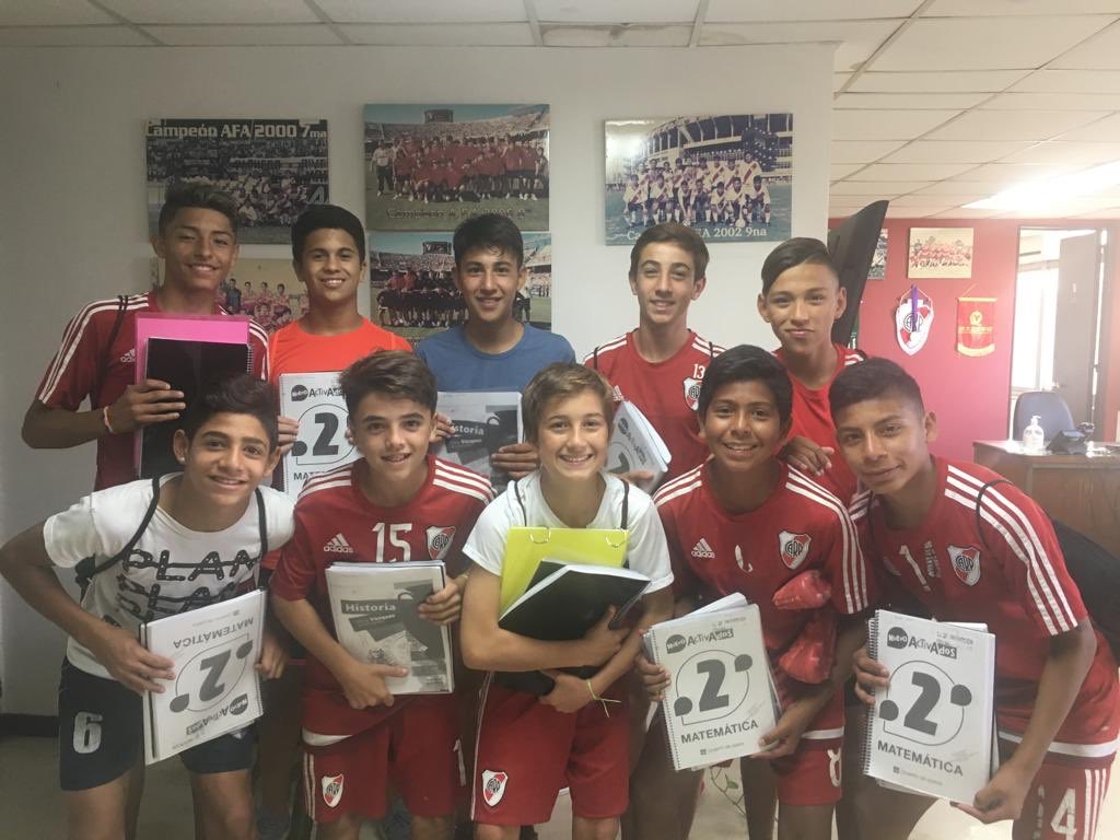 FernandoGuarini's tweet photo. Por qué nuestro compromiso va más allá del fútbol, libros del colegio para nuestros chicos de la pensión Adolfo Pedernera. #ElMasGrande. https://t.co/sHP77j23S5