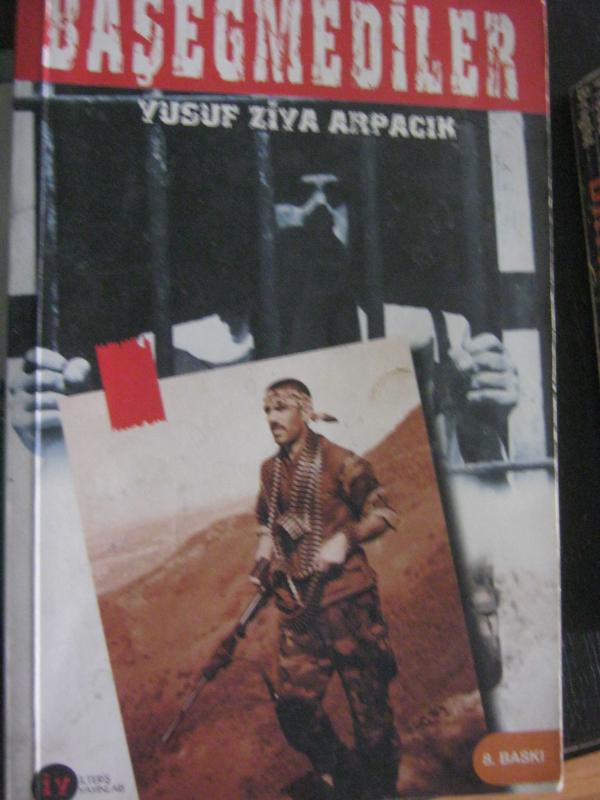 Benim okuduğum ilk kitap değerli hocam <a href="/YusufZiyARPACIK/">Yusuf Ziya ARPACIK</a> en manevi kitapları Başeğmediler,Yolbaşı,Kan fırtınası
#İlkKitabım