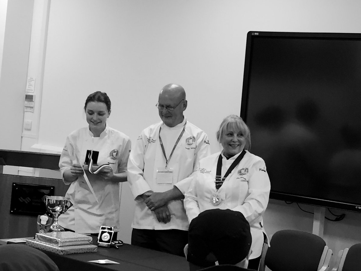Congratulations to Rebecca Lloyd on her Bronze Medal Award, for her NW Commis of the Year Competition. <a href="/WorsleyCollege/">Worsley College</a> #coqauvin #leekandpotatosoup #hardworkpaysoff