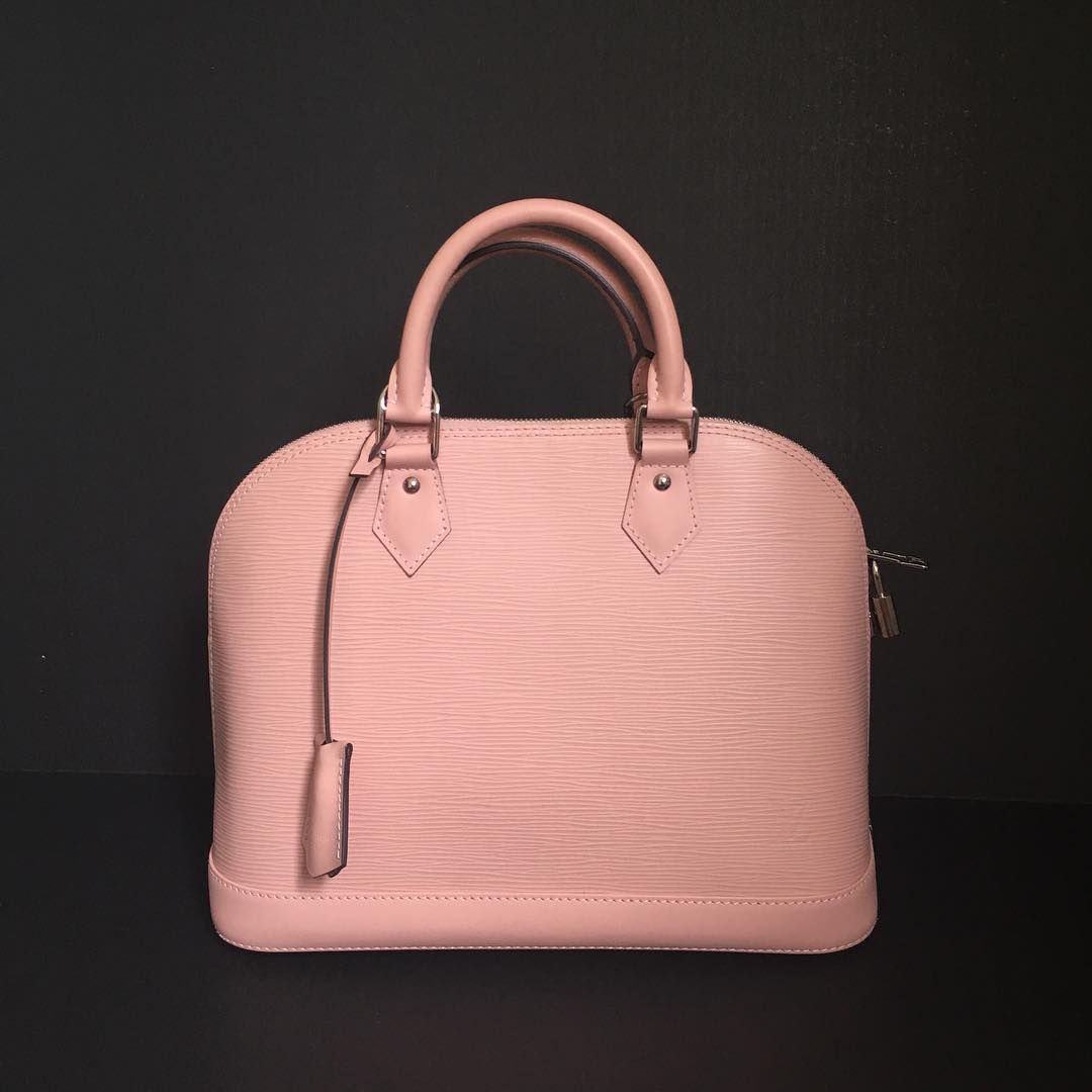 FactoresdePoder's tweet photo. #AliadosFDP | Baby pink is the only color we need 💗 get this marvelous LV Alma bag for this spring/summer 🌺🌴
Síguelos @maruconsign
#maruconsign #consignment #bagoftheday #makeyouroffer https://t.co/uH7oZd5Bh6