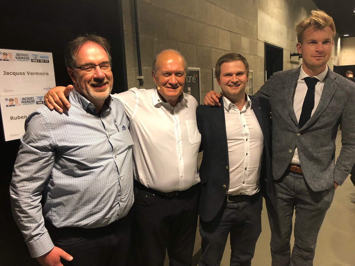 OeiJacques's tweet photo. De verkeerslichten in Bonheiden zijn geregeld! Met de burgemeester en mobiliteitsman van #Bonheiden in #HeistopdenBerg @Zwaneberg #Handelsgids https://t.co/waLi0KFaQk