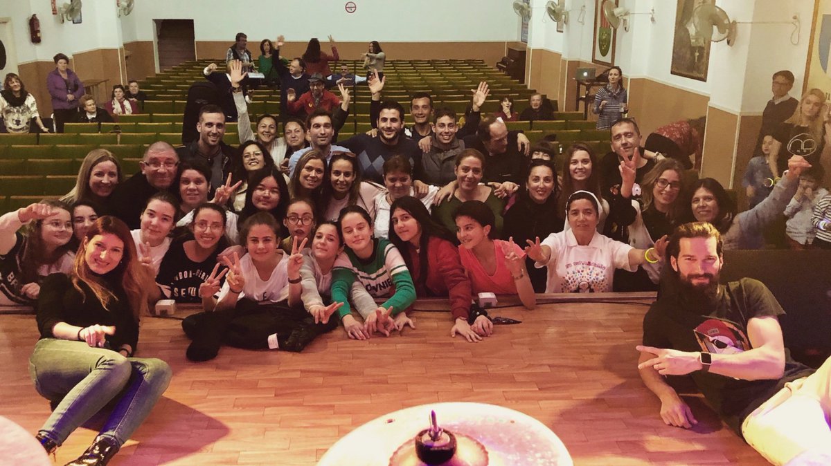 INDIMUSICA's tweet photo. Un año más rodeados de gente preciosa en el #ColegioSantaFaz de San Vicente!☺️ Muchas gracias a todos los que estuvisteis ayer dándolo todo y a todos lo que no salís en la foto! Gracias al colegio también por confiar en nosotros una vez más y por todo vuestro amor!!😍 https://t.co/roqcetUpCd