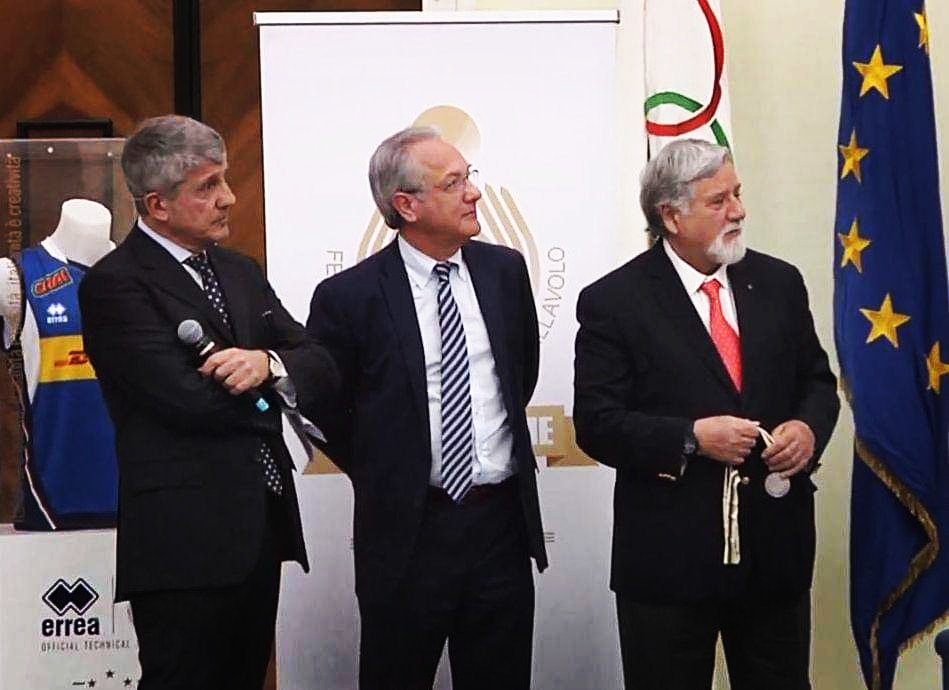 📣CARMELO PITTERA INGRESÓ AL SALÓN DE LA FAMA DEL VÓLEY ITALIANO‼️

👏El creador del Sistema #PSICOM fue homenajeado en Roma, junto a grandes figuras de la historia del vóley de Italia, entre ellos, el argentino Julio Velasco.