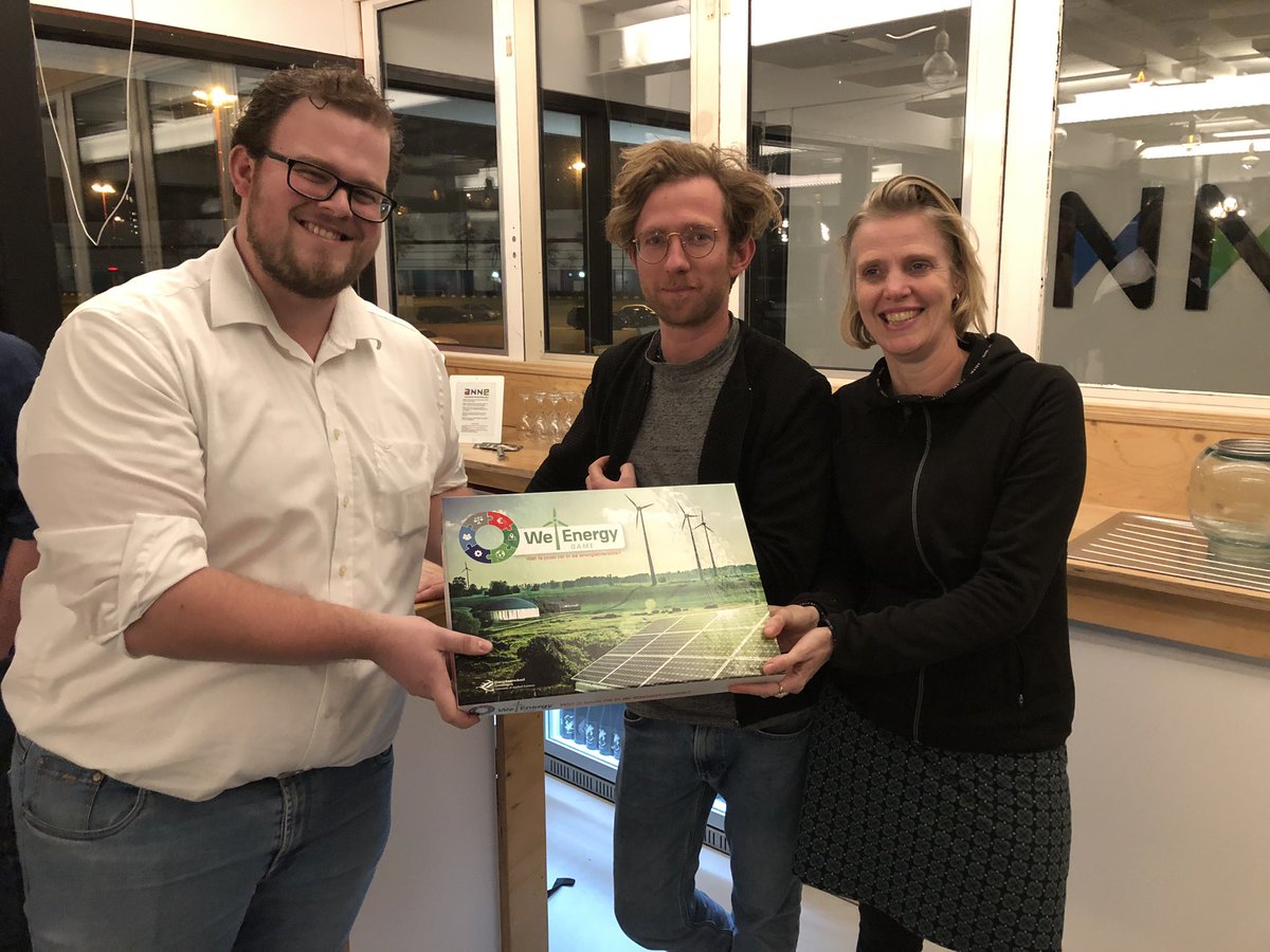 Tot slot krijgt <a href="/Energie_U/">Energie-U</a> de <a href="/we_energy/">We-Energy</a> game van de <a href="/hanze/">Hanze</a> overhandigd dus we kunnen nog veel vaker spelend leren over de energietransitie! In <a href="/ANNE_omwoners/">ANNE</a>.