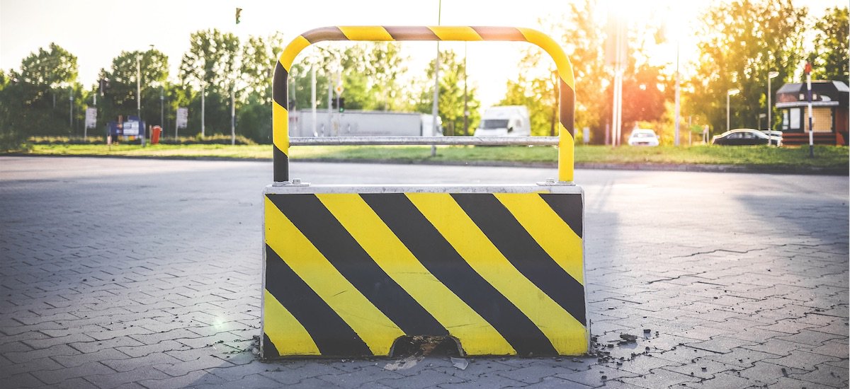 hootsuite's tweet photo. Stop making these 6 social media ad mistakes ✋ https://t.co/IO76s3qhVH https://t.co/UsukSdGXqB