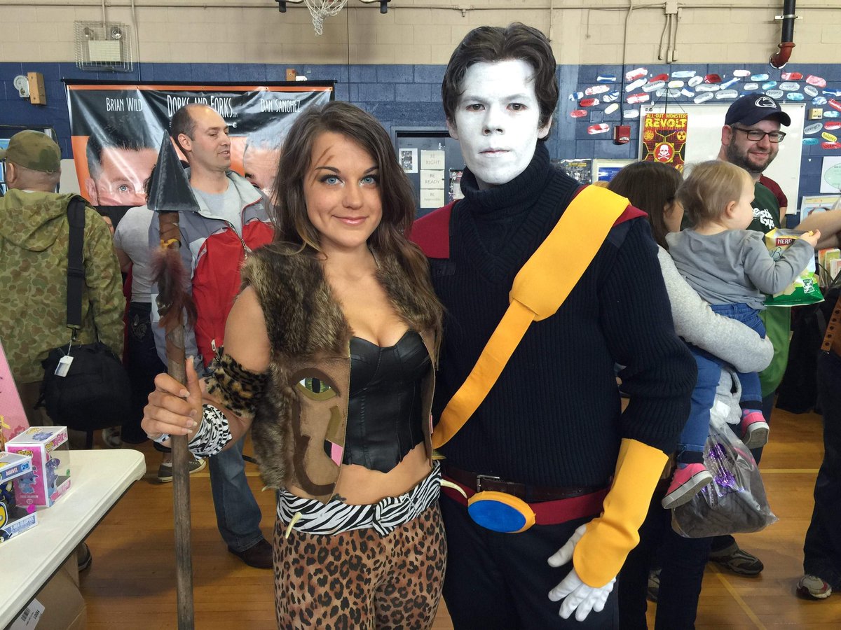 GeekpinEnt's tweet photo. This saturday is @galactic_con 5th year! Here's a little throw back of the 1st year.

#GalacticCon #GeekpinEnt #AniMia #ElysiamEntertainment #KatiCoe #LoHGs #HotGeeks #DorksAndForks #PremiumContent #DestinationGeek https://t.co/nFtdumzKqx