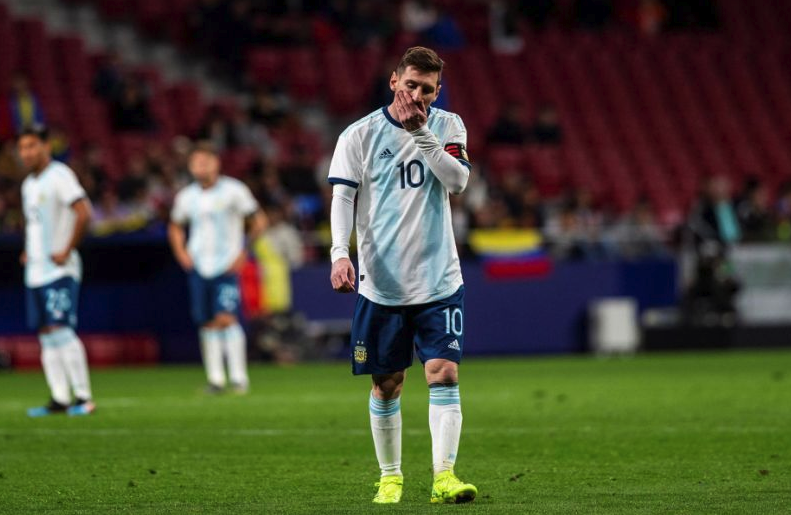 SportsBusinessC's tweet photo. Otro fracaso más de #messi con @Argentina. https://t.co/VKM14TvalF