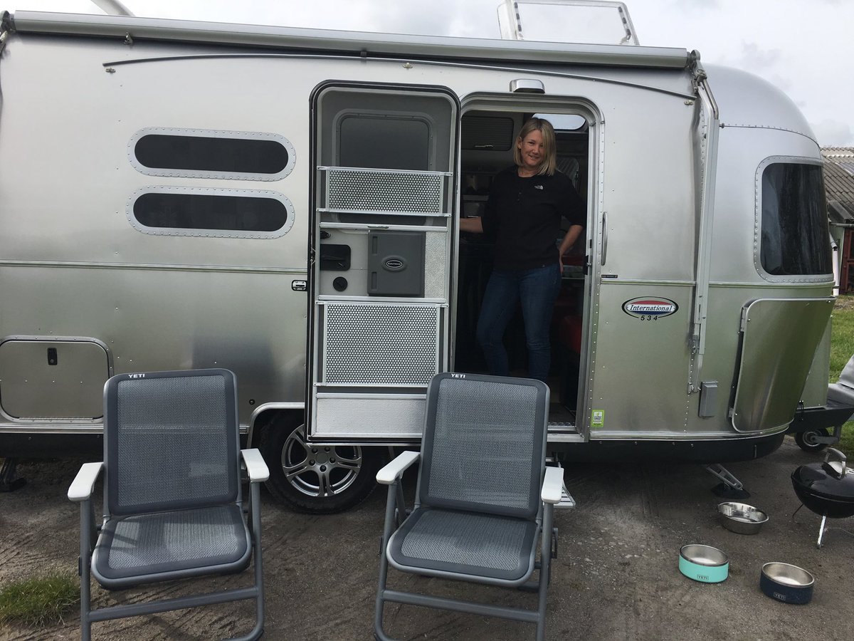 x5c4p3's tweet photo. Yeti Chairs Boomers Airstream Hello Wales 🏴󠁧󠁢󠁷󠁬󠁳󠁿 UK #@YETICoolers #@Airstream_Inc https://t.co/vYfHnLGigD