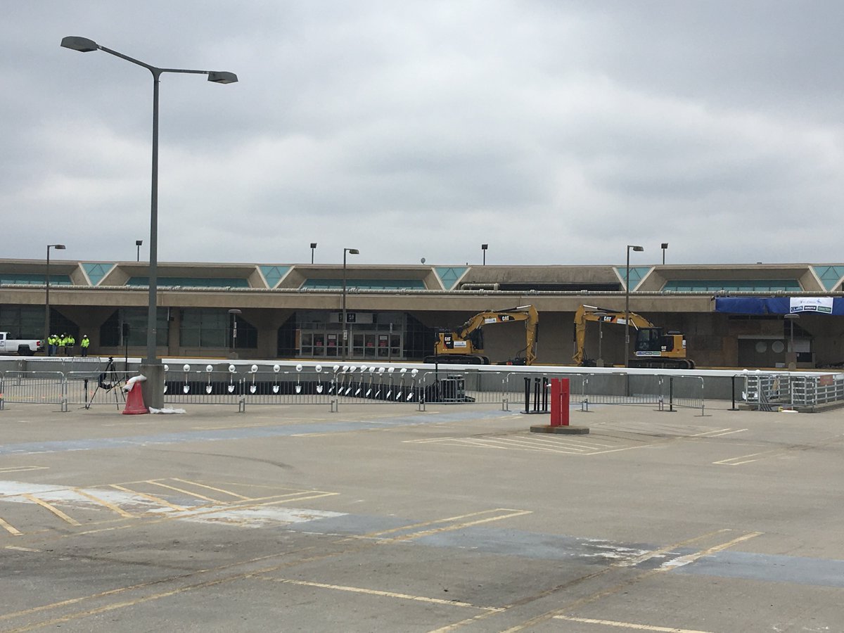 The NEW KCI is going to be a huge boost to the whole region, from construction through well into operation. Exciting to hear of the skills training component to train a future skilled trade workforce. #WheelsUp #BuildKCI #ParisofthePlains @KCIAirport <a href="/PlatteEDC/">Platte County EDC</a> <a href="/northlandregion/">Northland Chamber</a>