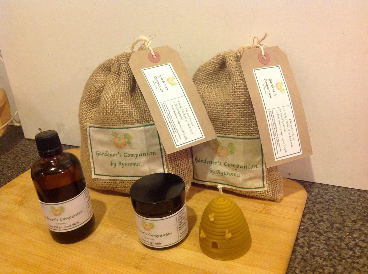 LCraftfair's tweet photo. Ayuroma skincare products are made from natural raw ingredients. Ayuroma are bee keepers, and therefore have a fresh supply of raw bee products which they incorporate into the creams and lotions.  #handmade #creams #honey #bees #lotions #craft #skincare #natural #ayuroma https://t.co/ARIynnzqro