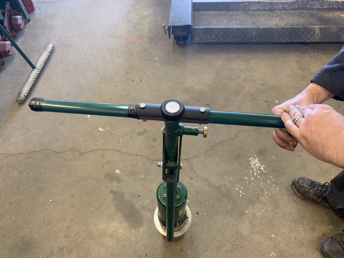 dippyturf's tweet photo. Tuning up the pin cutter. #vinylguard https://t.co/bufCI4rNlA