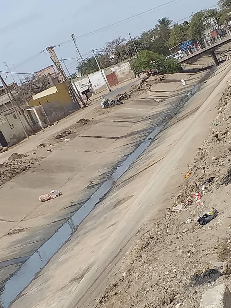 SAVE_DAKAR's tweet photo. Les habitants de Ndunku rufisque ouest ont relevé le défi ,en nottayant le canal long de 500m .😊😊😊💪💪💪💪🇸🇳🇸����🇸🇳
👌🇸🇳🙏🇸🇳❤👌👍🙏👏 🇸🇳🇸🇳🇸🇳🇸🇳🙏🙏🙏 Le challenge continue 🇸🇳🇸🇳🇸🇳🙏💪   #Kebetu
 #trashtag #trashchallengesenegal #savedakar #cleanupchallenge. https://t.co/X1P46p1Vt9