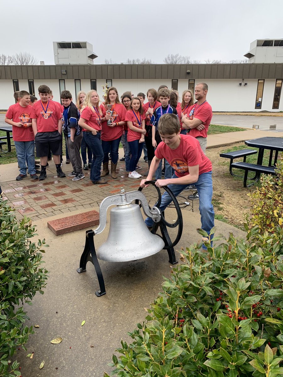 Hillsboro_JH's tweet photo. And then rang the Steighorst Victory Bell! https://t.co/TTRY4rTB3C