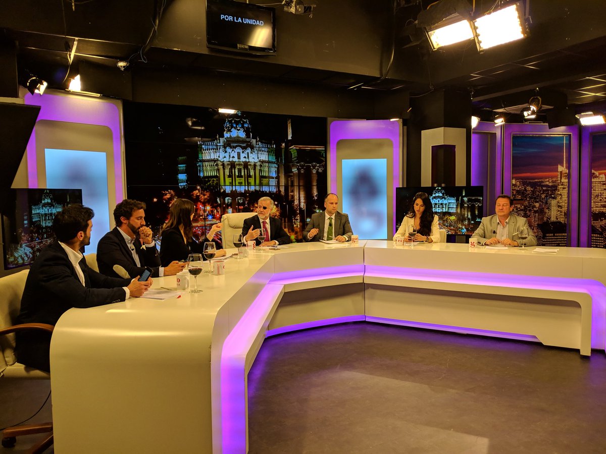 RosanaRibera's tweet photo. Comienza la entrevista de @JoseJavierEspa1 al presidente de @aptncofenat, Roberto San Antonio-Abad, en @Gato_directo de @Intereconomia. https://t.co/6stPomf4D3