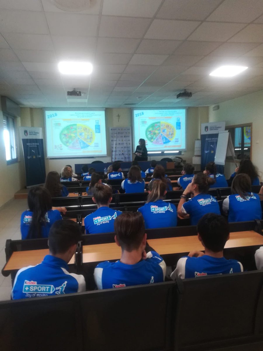 SINU_Italia's tweet photo. Il #progetto SINU @FIGC @sgsfigc  continua: secondo #appuntamento al Centro Federale di Verano Brianza (MB), si parla di #educazionealimentare con la Prof. Erba @LaStatale, la Dott.ssa @ErikaMeroni e Carola Battistini! https://t.co/CuJ9IyytS5