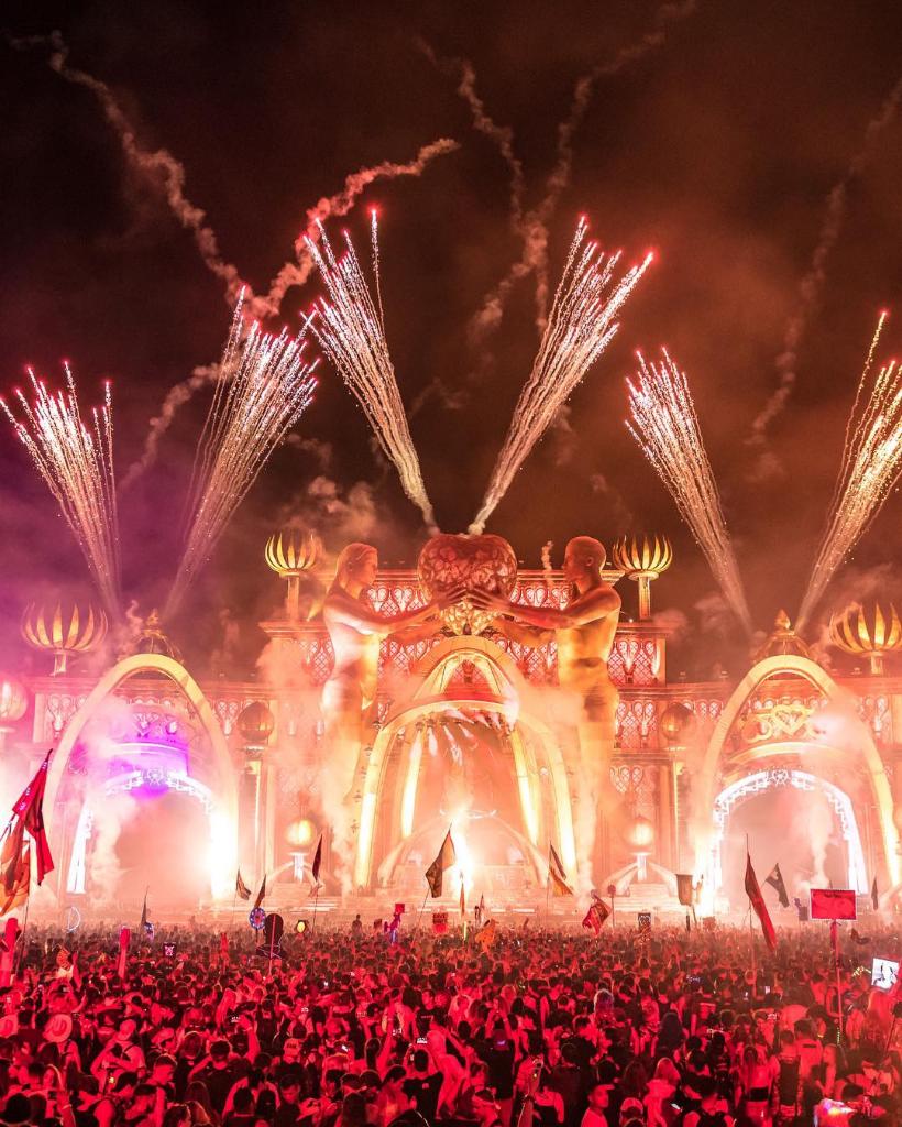 PasqualeRotella's tweet photo. 🔥🙌 I’m excited to announce that @EDC_Orlando 2019 is expanding from 2 to 3 DAYS this year!! Yup, it’s official. For 8 years we’ve been building something magical and now we’ll be going all weekend long with MORE stages, MORE artists, LARGER producti ... https://t.co/sDuA6tSaTt https://t.co/hGSTfhq6tK