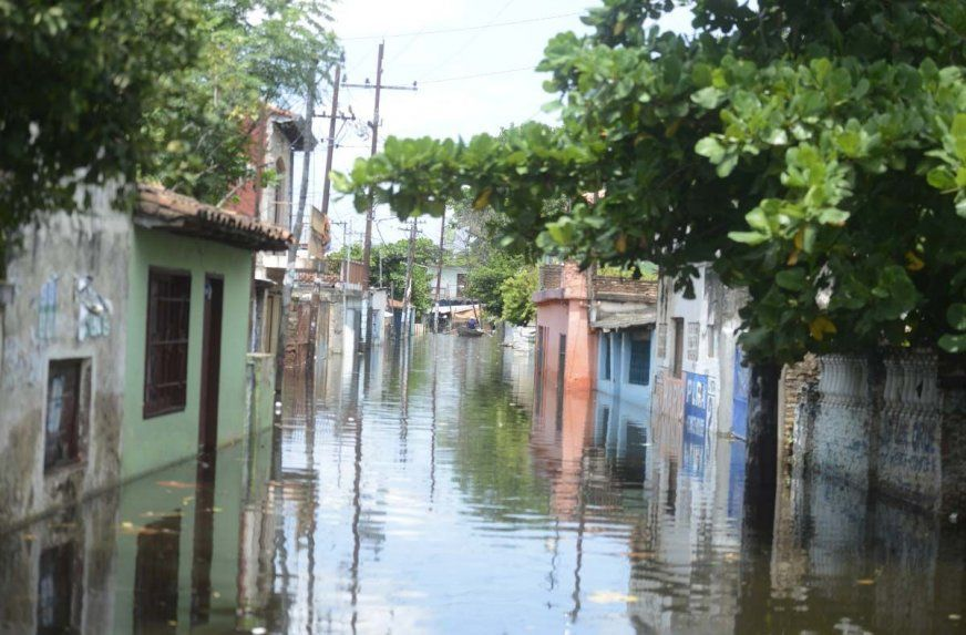 ABCCardinal's tweet photo. #InundacionPy Desde la @senparaguay reportan que 12.634 familias a nivel país fueron afectadas por las intensas lluvias.
📌En total, la SEN manifiesta que 8.495 familias ya fueron asistidas con las cuadrillas de emergencia.
Informa: @edugimenez93 - ABC. #730AM https://t.co/7neXpmukgp