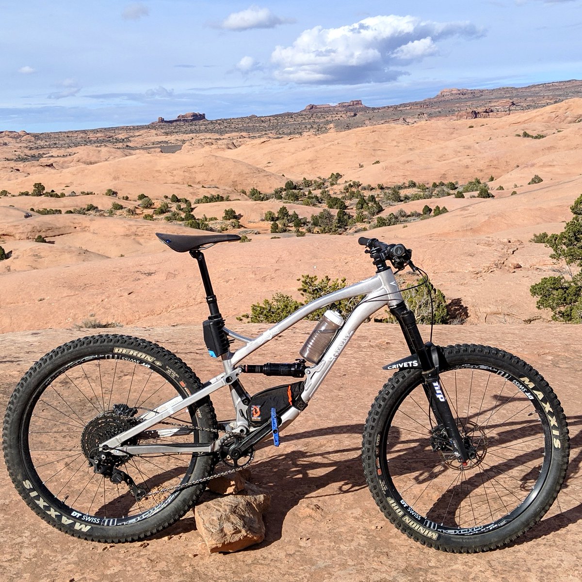 RideCRivets's tweet photo. Much needed retreat to Moab, Utah. Perfect weather, perfect bike 🤘, and great views all around.
.
.
.
#ridecrivets #onthecrivet #ridegg #ShredDogg #brookscambium #brooksC17 #mtb #mtbutah #singletrack #defiantpack #slickrock #slickrocktrail https://t.co/hI5nSiR32y