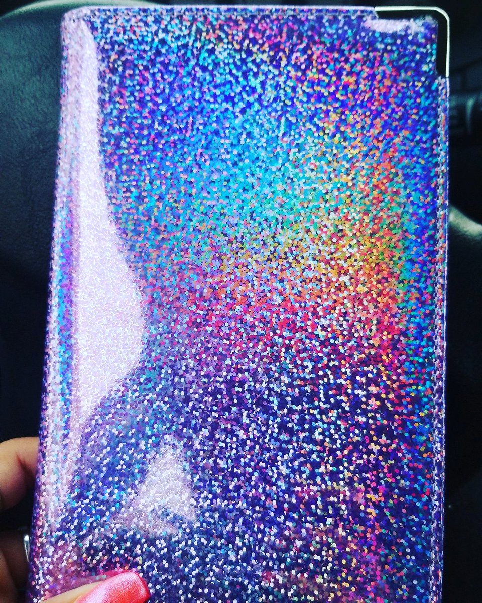 kandi_sparkle's tweet image. I couldn't stand my plain black server booklet so I upgraded to super extra. It's more my style. #mermaidthings #holographic #tooextra