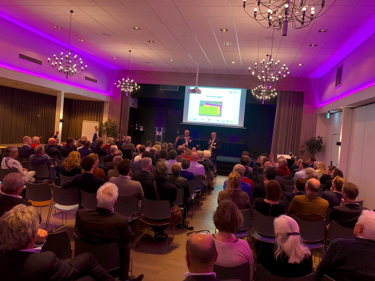 melisvandegroep's tweet photo. Enthousiaste start van de #Dialoog met de samenleving over de Toekomst van de Regio Amersfoort. @A_Regio vraagt invulling #strategische agenda 2019-2022 op energietransitie, inclusieve arbeidsmarkt en types woningbouw. Spannend en vol vertrouwen! https://t.co/oOxSAVXSRr