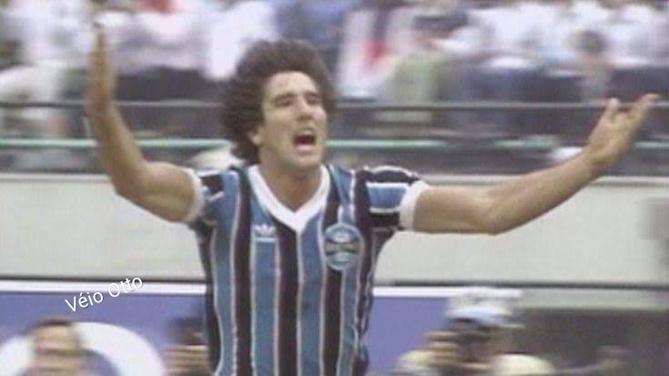 ottoveio's tweet image. Ficou muito linda a estátua do Renato.

Parabéns @Gremio pela belíssima homenagem ao homem gol.

🎵 Na rádio toca o velho rock 'n' roll
Lembra o Renato, o homem-gol
Nada mais apaga essa história
Grêmio Imortal... 🎵

#IMOR7AL
#SalaDoHospicio
#GremioTV