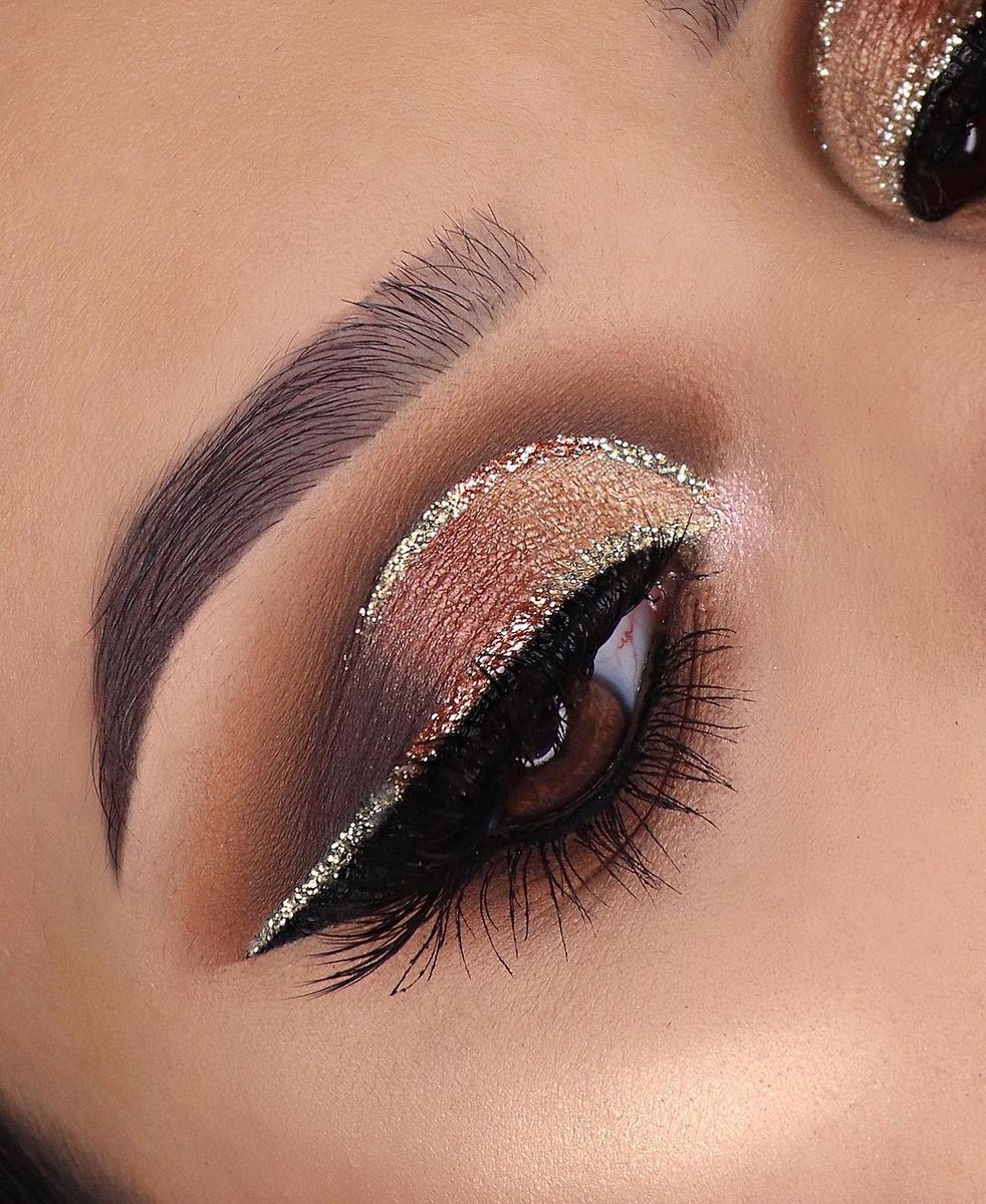 Urban Decay Twitter: "This look is 💯 @colorvisionary the look using: NAKED Reloaded, Brow Blade in Dark Drapes, Brow Finish in Ozone, Heavy Metal Glitter Eyeliner in Midnight Cowboy, Perversion