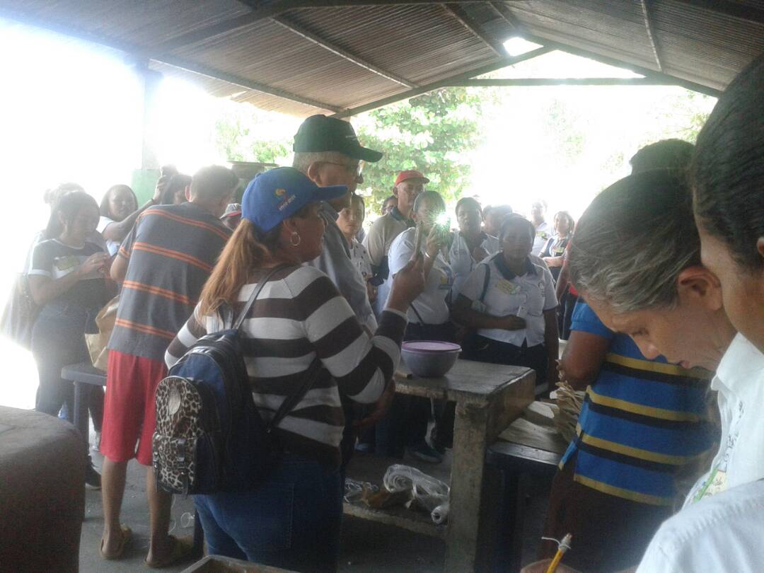 culcamaguan's tweet photo. @culcamaguan expedición pedagógica y productiva en los esteros de camaguan con las autoridades de cenamec y zona educativa .. cultura presente https://t.co/5ovqw8tgQU