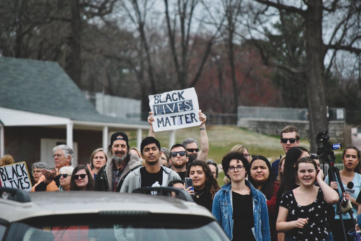 locsimage's tweet photo. Photos by @locsimage #racialjusticewalkout #charlottesville https://t.co/USKcZPzgK0