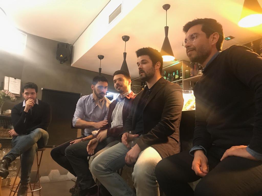 jalemanuris's tweet image. Hemos compartido la noche @nachocorredor @MarcAis @ArnauPerez con los alumnos de @MasterCompolin que han venido a Madrid para hablar de la consultoría estratégica y de comunicación, con  @toniaira al mando. ¡Muy agradable!#ComPolin