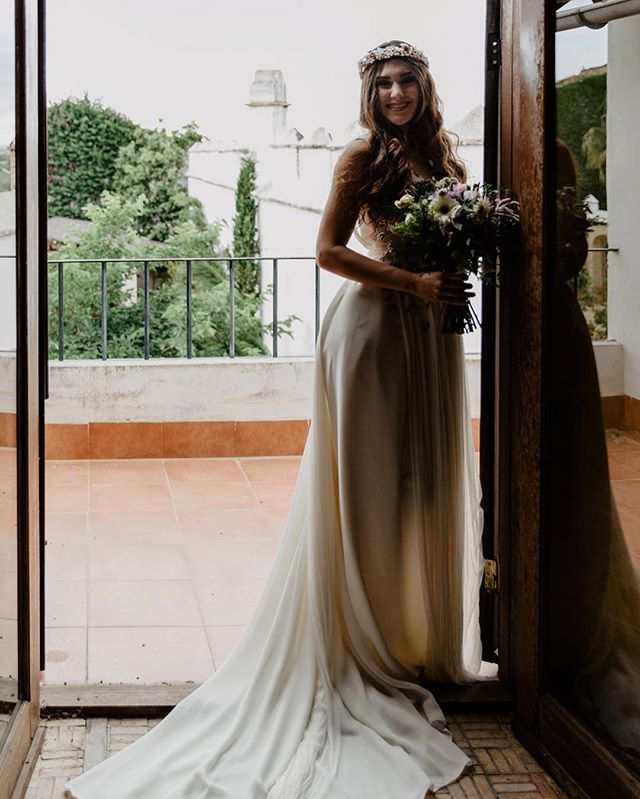 flashmariage's tweet photo. La superbe robe de @mariapalomocouture magnifiquement portée par la jolie Talia.
@flashmariage #weddingphotographer #destinationwedding #bodasespaña #bodasevilla #weddingsevilla * Models : Talia and Francisco
* Wedding Planner : @ld_eventos
* Venue : @ha… https://t.co/SDIv4Rlvwx https://t.co/JhOQD5vef2