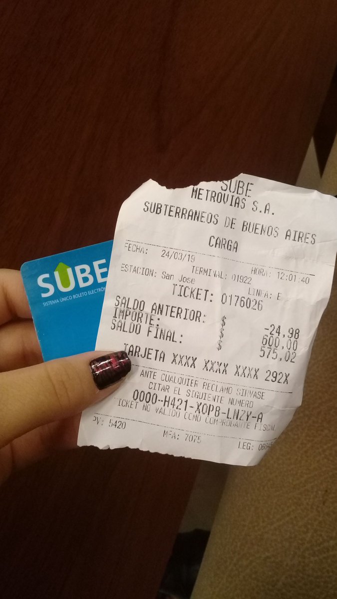 Agus__ea's tweet photo. Fui a cargar la sube y en lugar de cargarme $60 me cargo $600 el flaco
Rt para q te pase https://t.co/5Zbm1hWF89