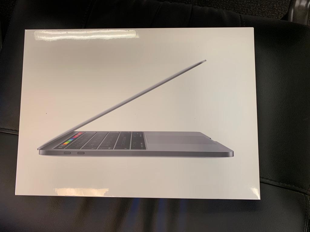 MultimediaSen's tweet image. Processeur Intel Core i5 quadricœur de 8e génération 
Superbe écran Retina avec technologie True Tone Touch Bar et Touch ID 
Intel Iris Plus Graphics 655 
SSD ultra‑rapide 
Mémoire 256Gb, Ram 8Gb
prix: 1.000.000Fcfa
Contact: 771109454 ou whatsapp