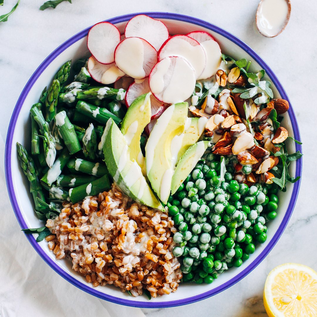 NEW! Spring Farro Bowls with Lemon Tahini Dressing: makingthymeforhealth.com/spring-farro-w… #ad #betterwithbobs
